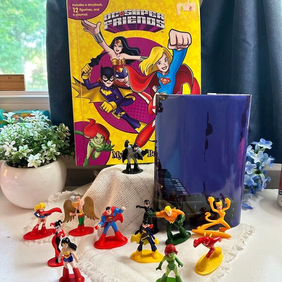 DC Super Friends Busy Book - Picture 1 of 3
